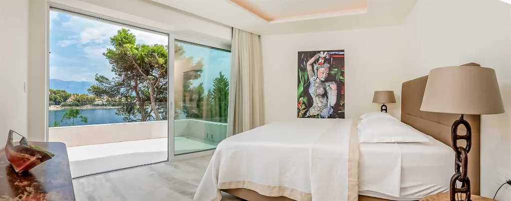 Sumartin 6-Bedroom Villa for Up to 12 Guests