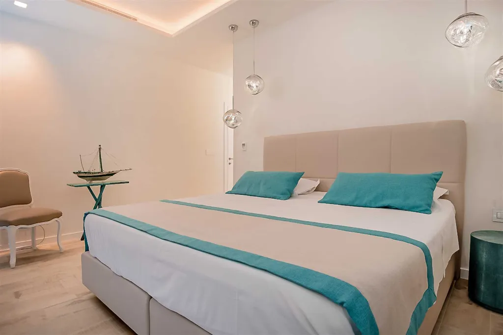 Sumartin 6-Bedroom Villa for Up to 12 Guests