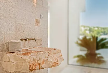 Sumartin 6-Bedroom Villa for Up to 12 Guests