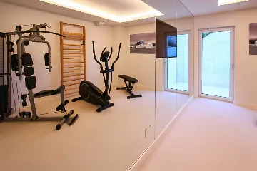 Sumartin 6-Bedroom Villa for Up to 12 Guests