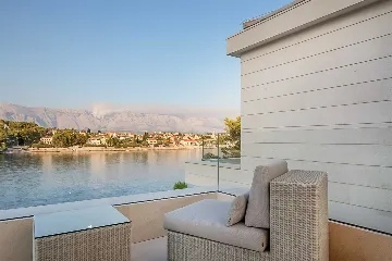 Sumartin 6-Bedroom Villa for Up to 12 Guests