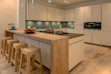 Sumartin 6-Bedroom Villa for Up to 12 Guests