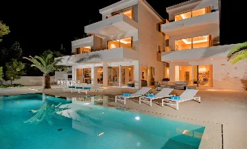 Sumartin 6-Bedroom Villa for Up to 12 Guests