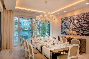 Sumartin 6-Bedroom Villa for Up to 12 Guests