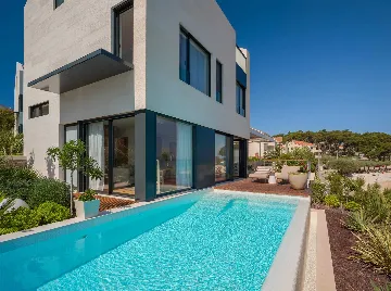 3-Bedroom Villa in Sutivan with Heated Pool