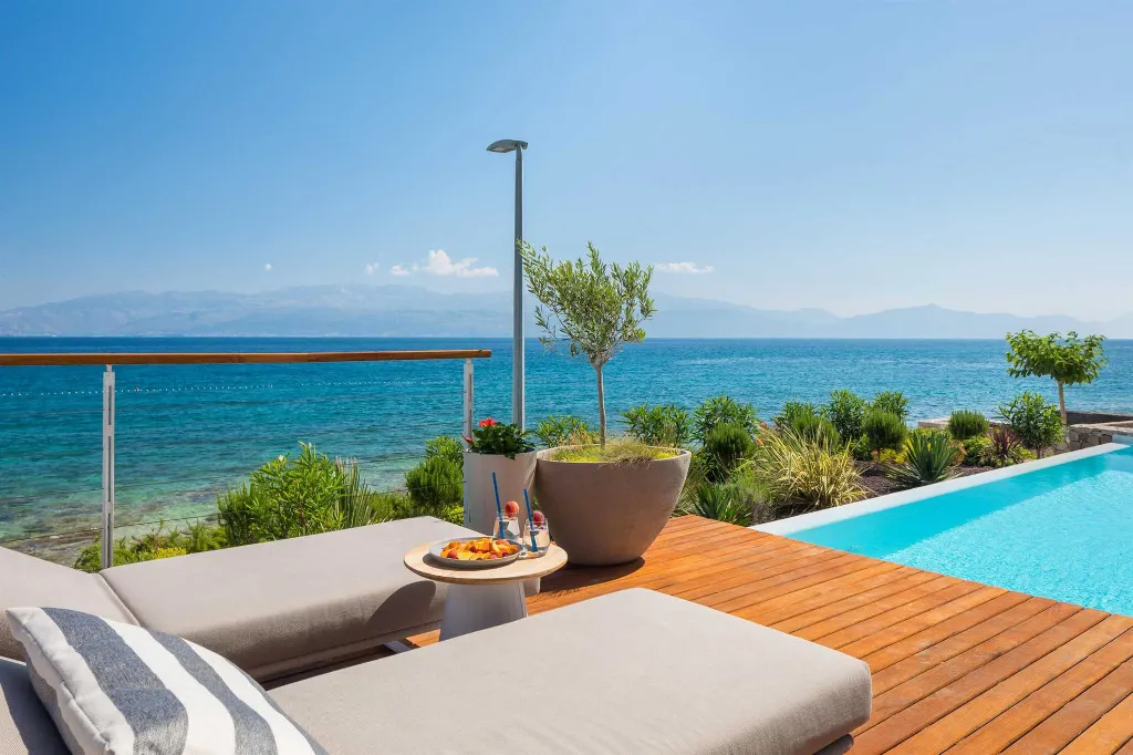 3-Bedroom Villa in Sutivan with Heated Pool