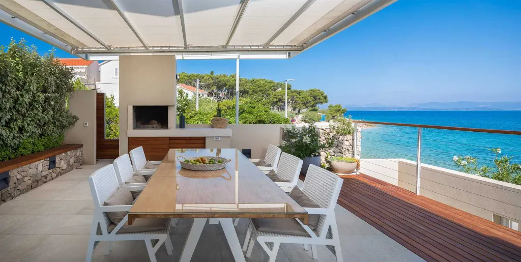 3-Bedroom Villa in Sutivan with Heated Pool