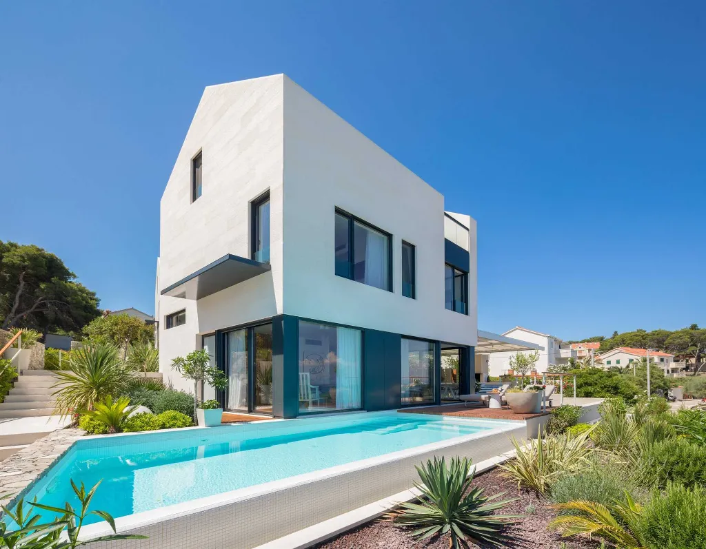 3-Bedroom Villa in Sutivan with Heated Pool