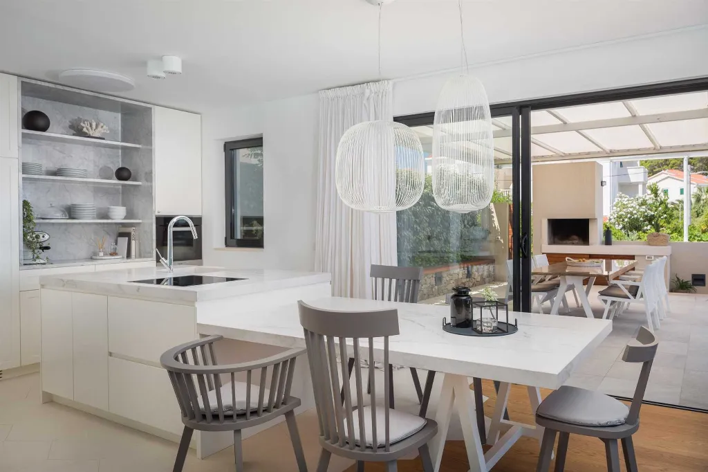 3-Bedroom Villa in Sutivan with Heated Pool