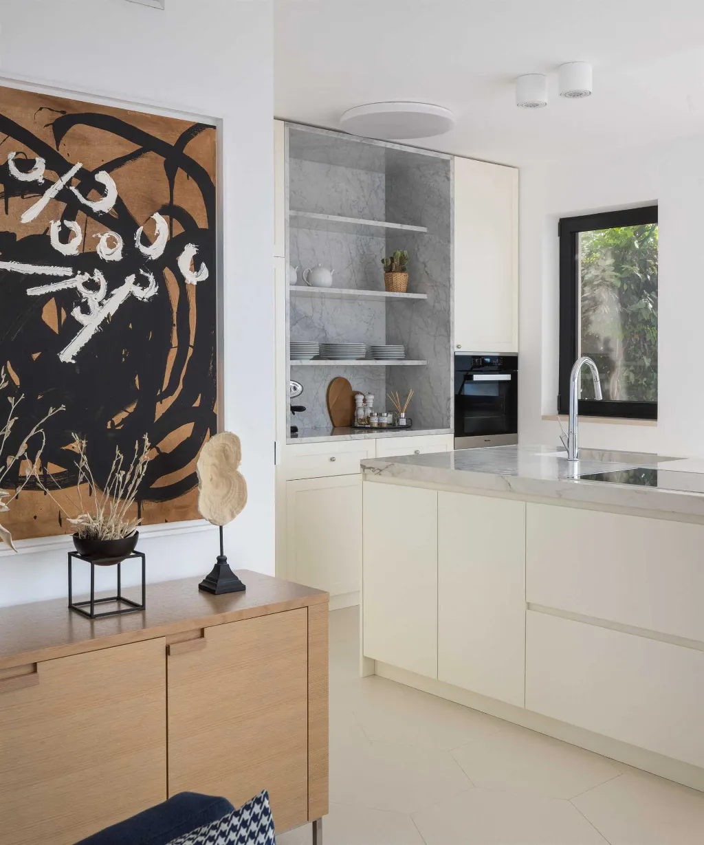 3-Bedroom Villa with Heated Infinity Pool in Sutivan