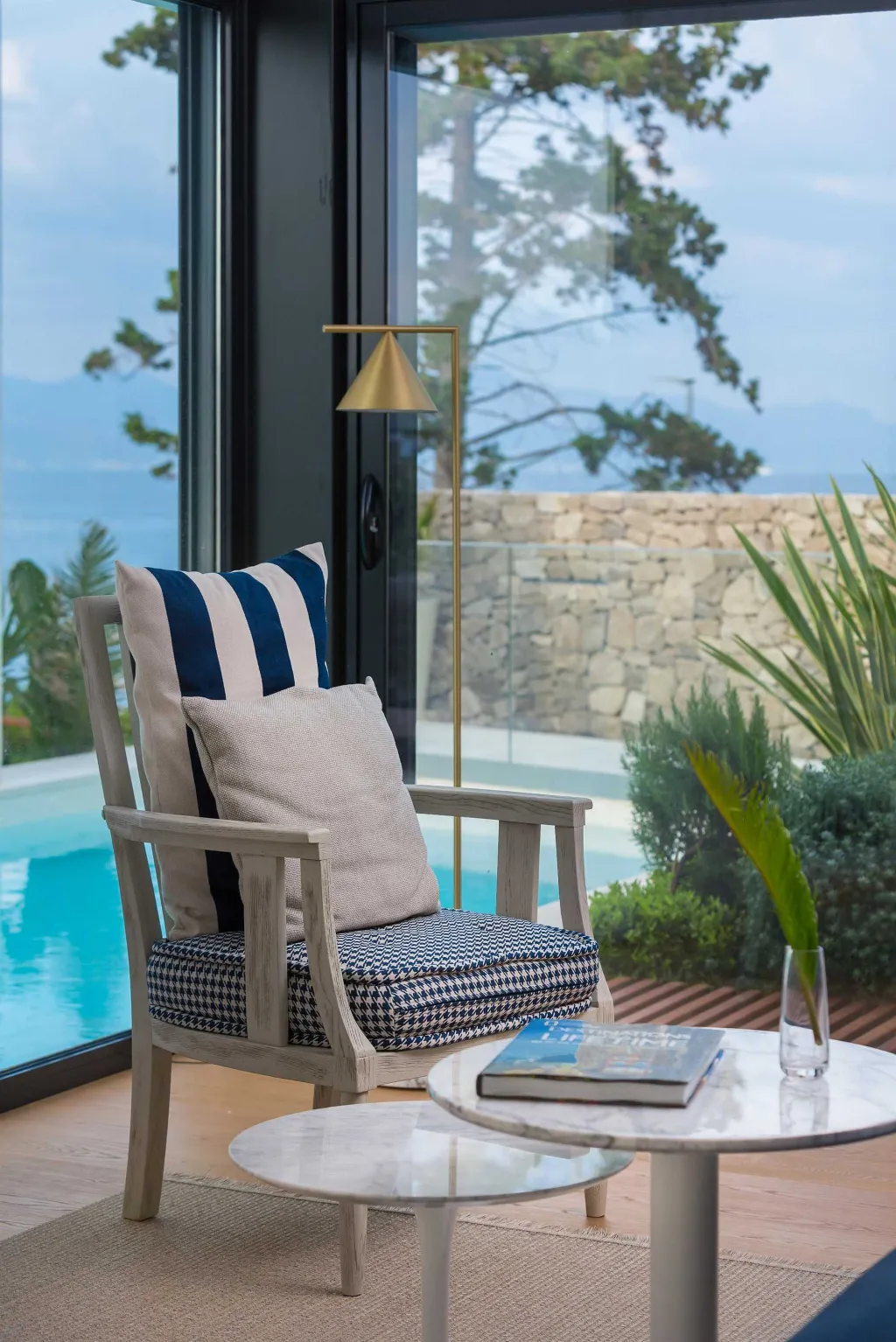 3-Bedroom Villa with Heated Infinity Pool in Sutivan