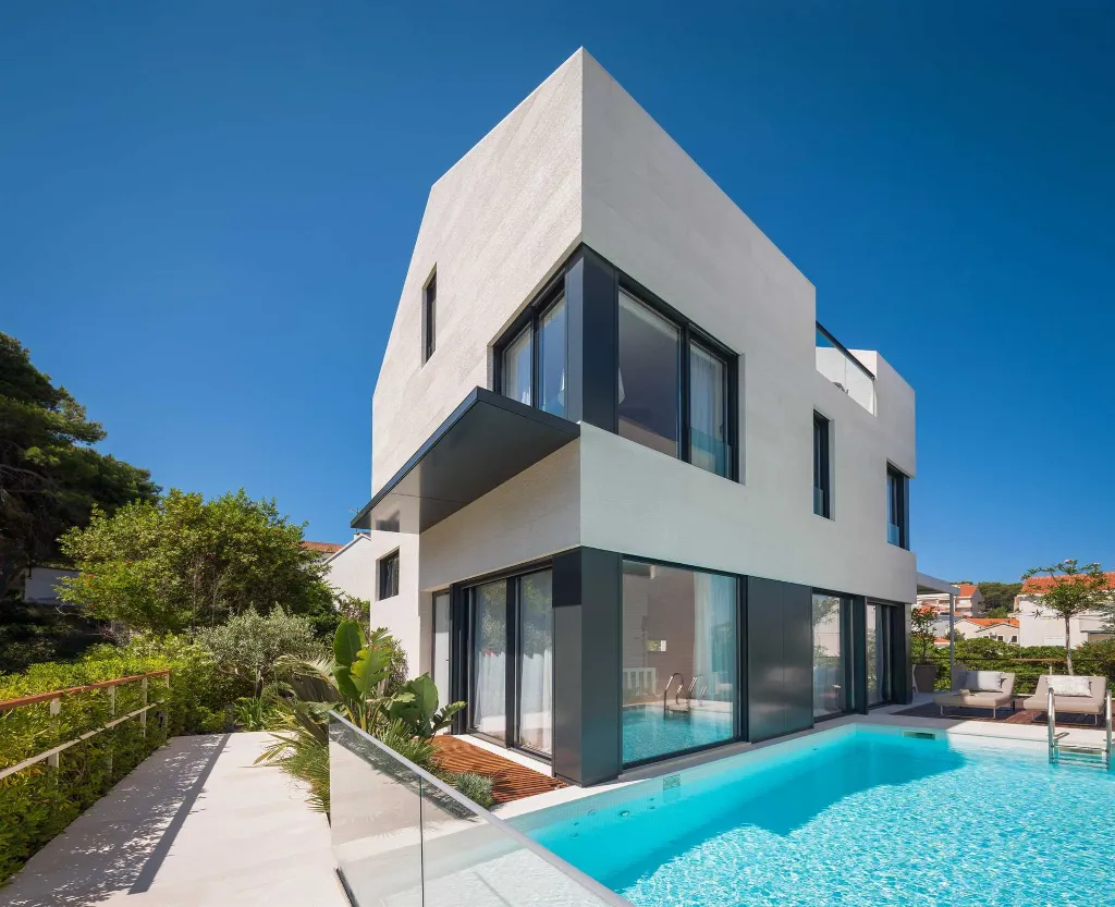 Air-Conditioned Villa in Sutivan with Heated Infinity Pool