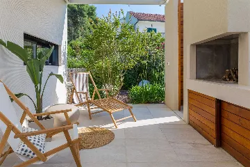 Air-Conditioned Villa in Sutivan with Heated Infinity Pool