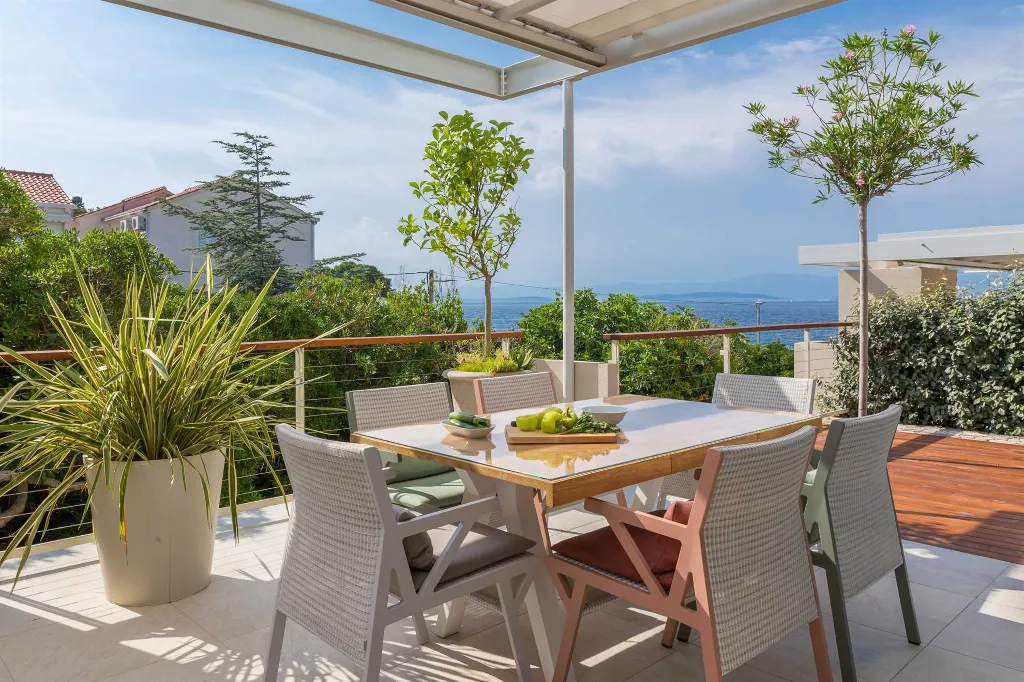 Air-Conditioned Villa in Sutivan with Heated Infinity Pool