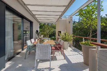 Air-Conditioned Villa in Sutivan with Heated Infinity Pool