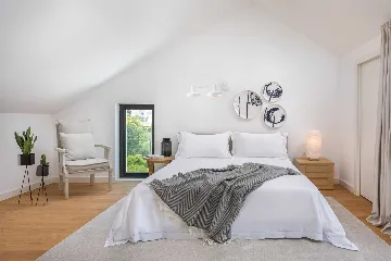 Air-Conditioned Villa in Sutivan with Heated Infinity Pool