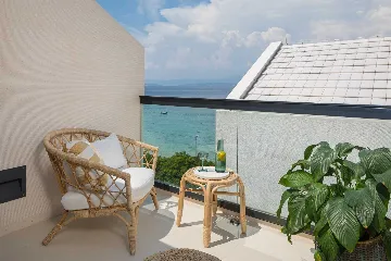 Air-Conditioned Villa in Sutivan with Heated Infinity Pool