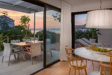 Air-Conditioned Villa in Sutivan with Heated Infinity Pool