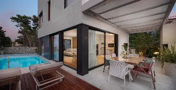 Air-Conditioned Villa in Sutivan with Heated Infinity Pool