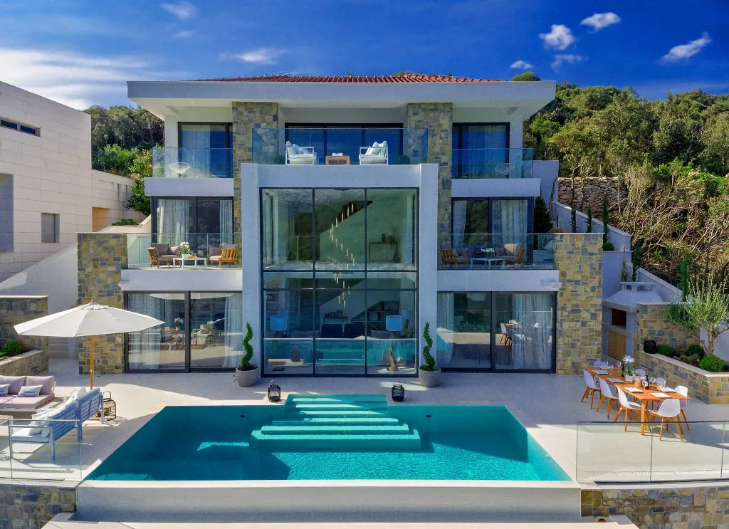Korčula Seafront Villa for 8 with Infinity Pool