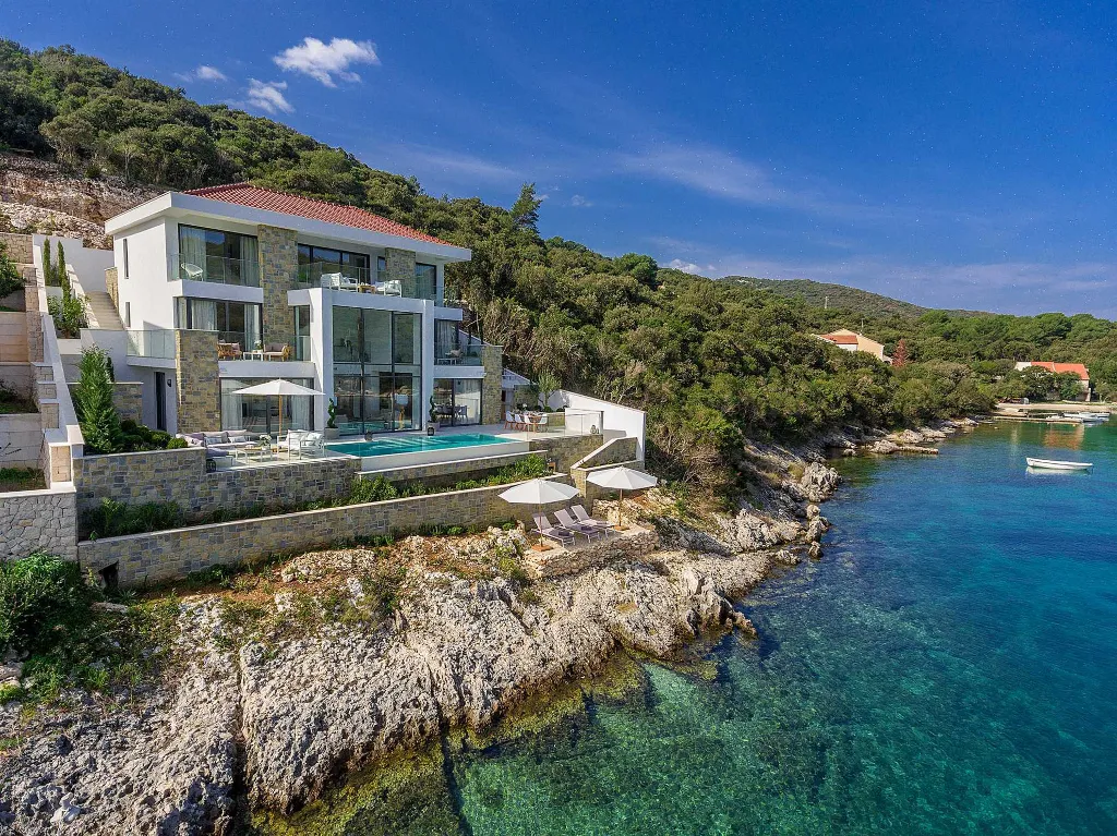 Korčula Seafront Villa for 8 with Infinity Pool