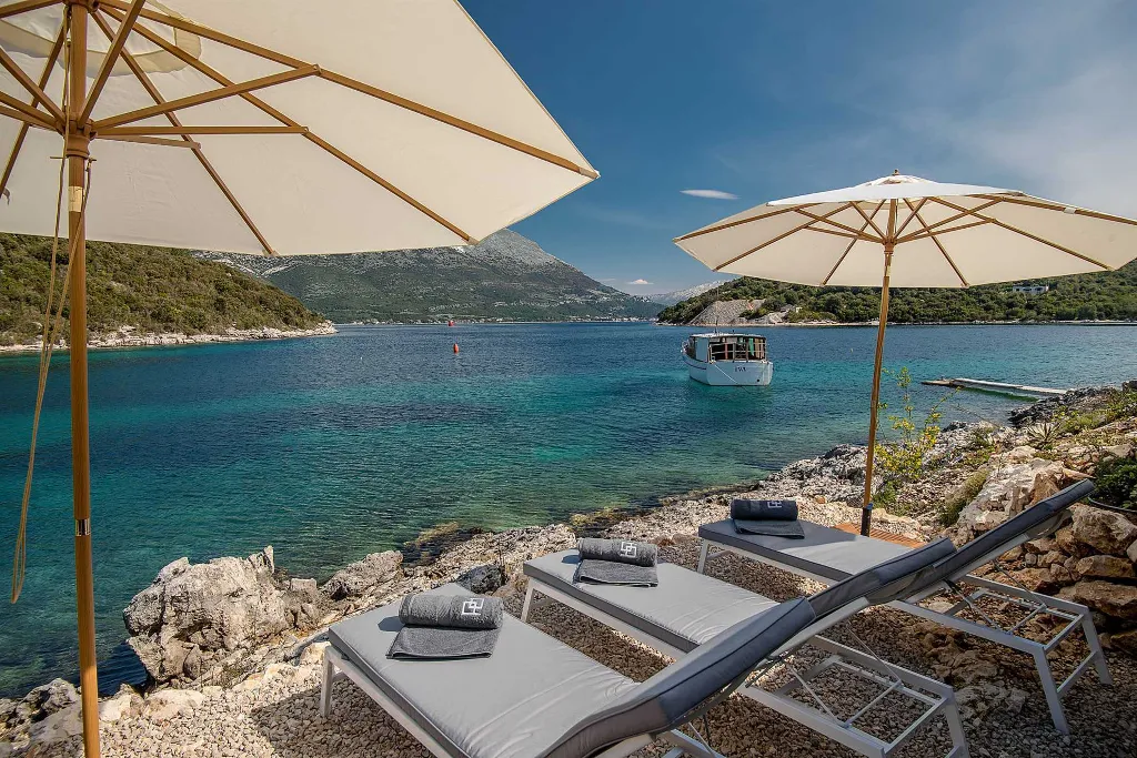 Korčula Seafront Villa for 8 with Infinity Pool