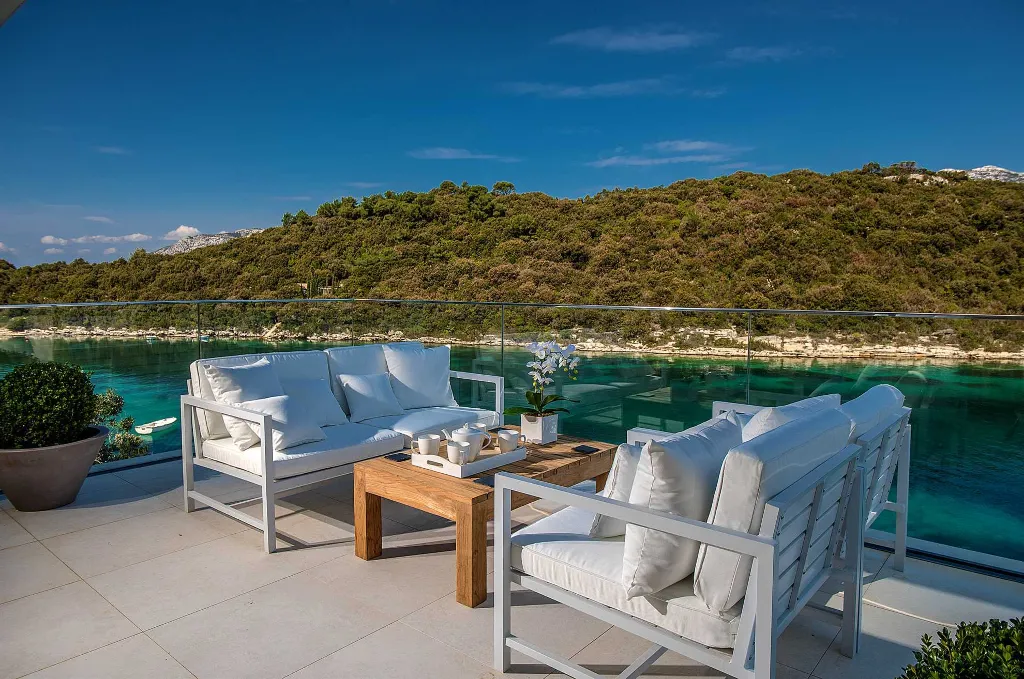 Korčula Seafront Villa for 8 with Infinity Pool