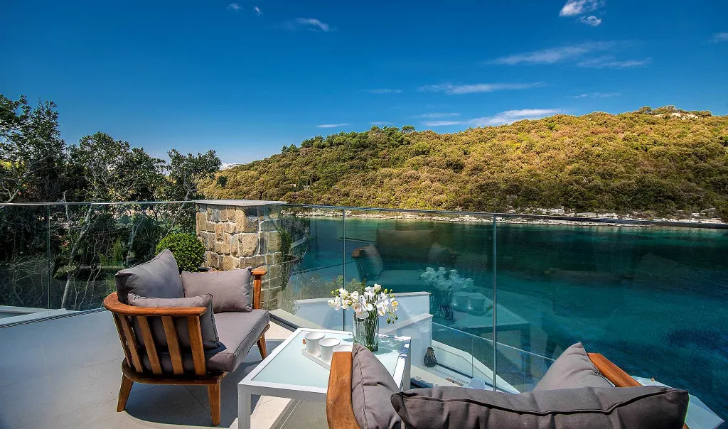 Korčula Seafront Villa for 8 with Infinity Pool