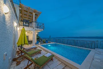 Villa with Heated Outdoor Pool in Mimice (6+2)