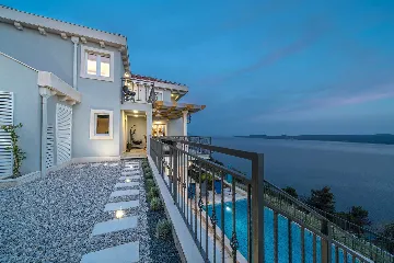 Villa with Heated Outdoor Pool in Mimice (6+2)