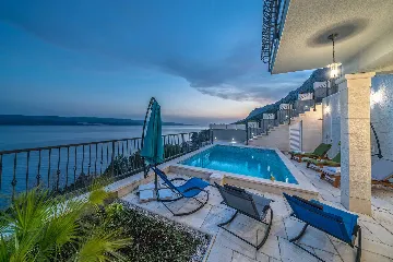 Villa with Heated Outdoor Pool in Mimice (6+2)