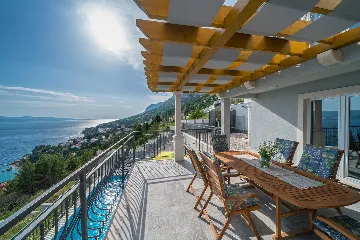 Villa with Heated Outdoor Pool in Mimice (6+2)