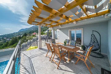 Villa with Heated Outdoor Pool in Mimice (6+2)