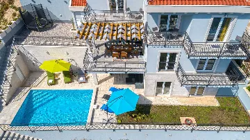 Villa with Heated Outdoor Pool in Mimice (6+2)