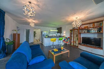 Villa with Heated Outdoor Pool in Mimice (6+2)