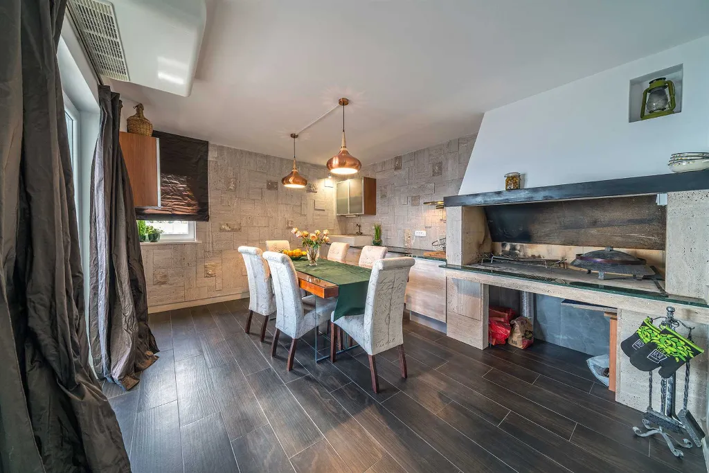 Villa with Heated Outdoor Pool in Mimice (6+2)