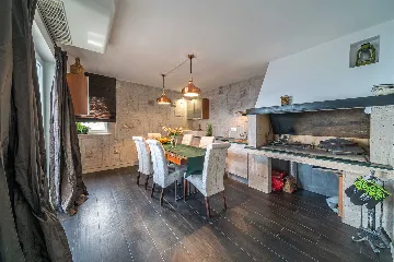 Villa with Heated Outdoor Pool in Mimice (6+2)