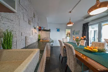 Villa with Heated Outdoor Pool in Mimice (6+2)