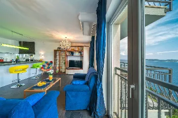 Villa with Heated Outdoor Pool in Mimice (6+2)