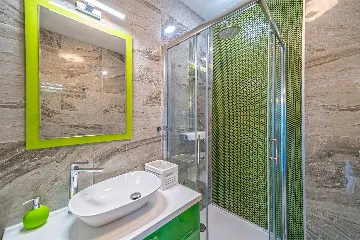 Villa with Heated Outdoor Pool in Mimice (6+2)