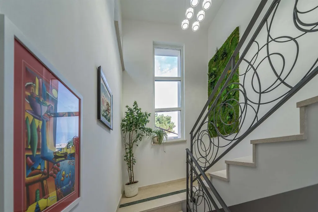 Villa with Heated Outdoor Pool in Mimice (6+2)