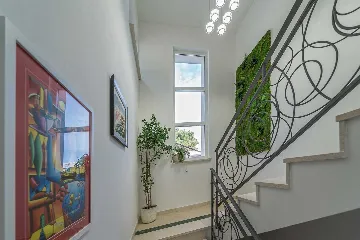 Villa with Heated Outdoor Pool in Mimice (6+2)