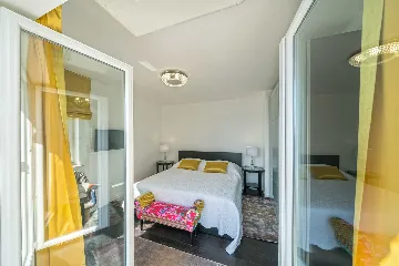 Villa with Heated Outdoor Pool in Mimice (6+2)