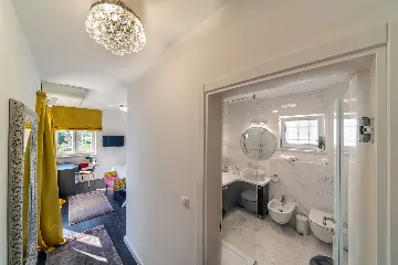 Villa with Heated Outdoor Pool in Mimice (6+2)