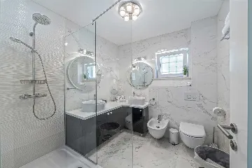 Villa with Heated Outdoor Pool in Mimice (6+2)