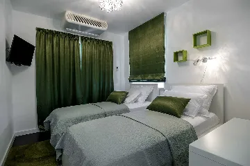 Villa with Heated Outdoor Pool in Mimice (6+2)