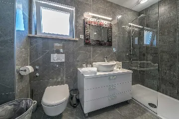 Villa with Heated Outdoor Pool in Mimice (6+2)