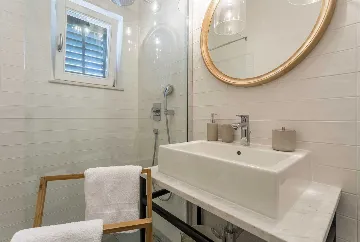 3-Bedroom Villa with Outdoor Pool in Sumartin