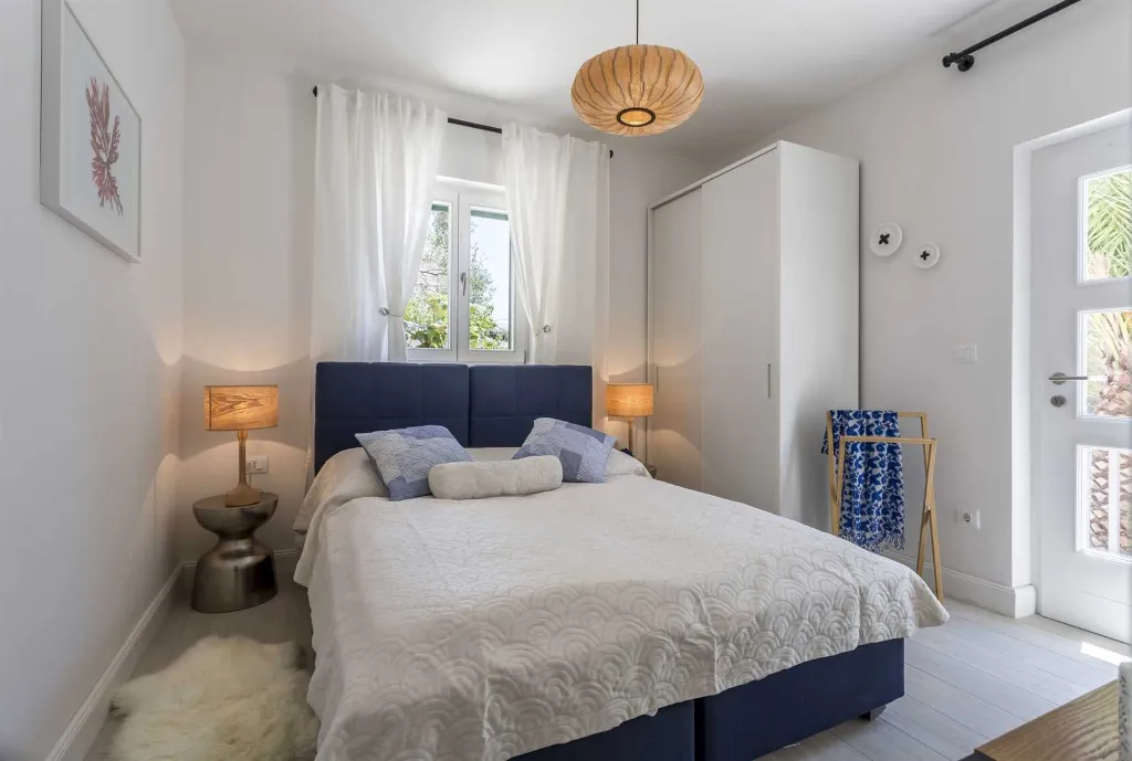 3-Bedroom Villa with Outdoor Pool in Sumartin