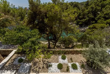 3-Bedroom Villa with Outdoor Pool in Sumartin